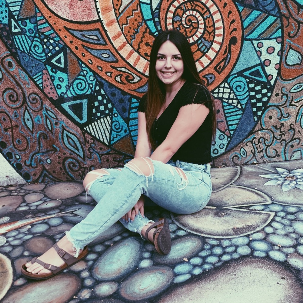 Meet your Posher, Alyssa